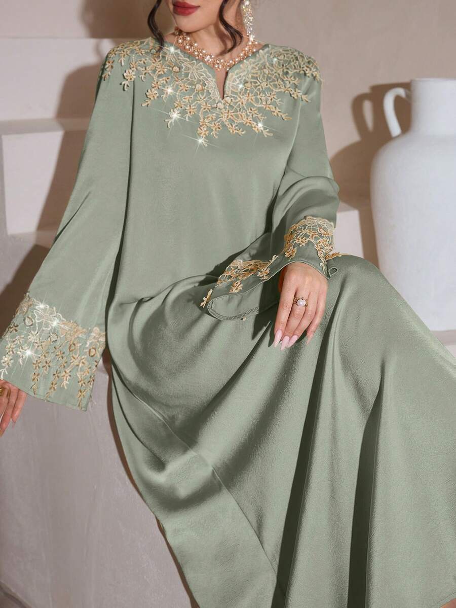 Al Najma Đầm thanh lịch dáng rộng cổ chữ V đính họa tiết thời trang