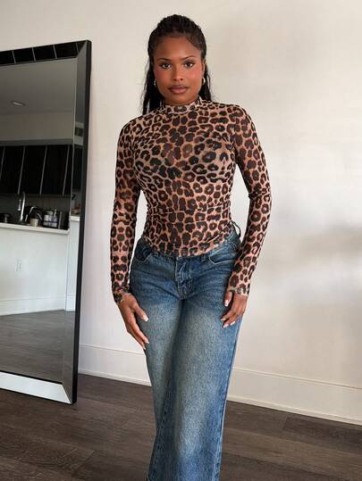 Tyla Gomez In hoa Báo Lưới Áo Không có áo ngực