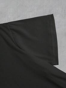 Manfinity Dauomo Kaos Lengan Pendek Kasual Ukuran Standar Pria dengan Motif Cetak - Hitam - View 5