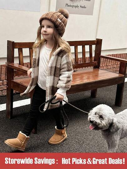SHEIN Bộ 2 áo khoác nỉ có mũ, tay dài, kẻ caro màu kaki và be cho bé gái, thích hợp mặc ở nhà hoặc ngoài trời vào mùa đông, đồ đôi cho cả mẹ và bé (bán riêng).