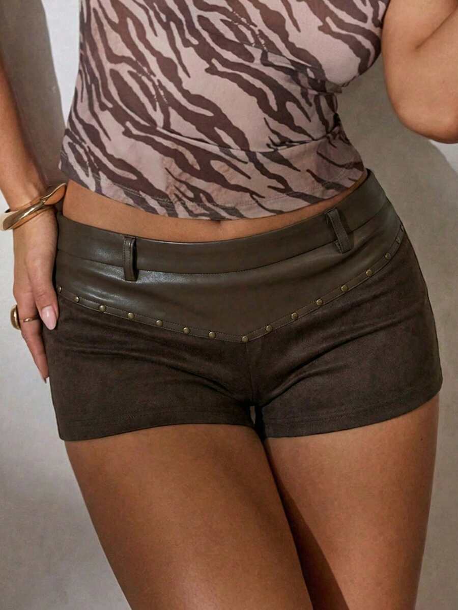 Aloruh 女士纯色深棕色短裤，迷你热裤，低腰短裤，PU和麂皮拼接，铆钉装饰，适合音乐节和波西米亚风格穿搭，春夏装扮，女士夏季服装，夏季穿搭，夏季度假装扮，女士短裤，棕色下装，女士皮短裤，水钻短裤，棕色皮短裤，铆钉短裤，性感短裤，女士热裤，女士短裤，夏季女士短裤，休闲女士短裤，夏季皮热裤