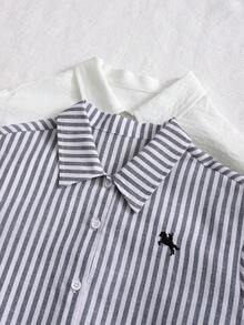 SHEIN 两件女童短袖polo衫。两件衬衫均饰有黑色马图案，款式包括白色和竖条纹两种，均为常见的百搭单品。简约的装饰提升了其辨识度，使其更偏向休闲学院风，适合儿童日常穿着、轻度户外活动等场合。 - 彩色 - 查看 6