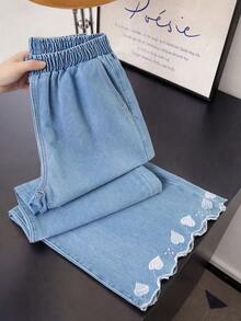 GlowEve Quần jean denim nữ dáng casual, chất liệu denim bạc màu, thêu hình trái tim. - Màu xanh lam - Xem 2