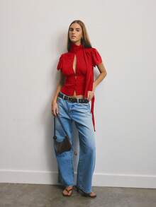 Aralina Blusa de verano para mujer con cuello alto, detalle de bufanda tejida, botones delanteros, mangas de pétalos y silueta ajustada, ligera y de tela tejida, ideal para salir - Rojo - Ver 6