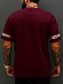 Manfinity Dauomo Camiseta de hombre de cuello redondo con estampado - Camiseta casual de cuello redondo - Camiseta ligera adecuada para todas las estaciones - Burdeos - Ver 2
