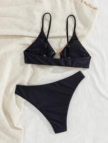 SHEIN Swim Vcay 女士成熟优雅度假风，复古花卉定位印花搭配纯黑色拼接，细肩带低领设计，胸前金属环装饰，搭配同款高衩比基尼泳裤，两件式比基尼泳衣套装。适合度假（春假、返校季、节日假期、春季促销、海滩休闲活动）。 - 彩色 - 查看 2