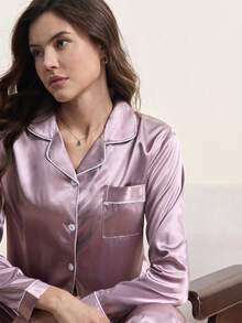 撞色滚边纽扣上衣和裤子缎面睡衣套装，秋冬舒适优雅细节 - 淡紫色 - 查看 3