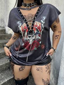 Whyspr 加大码V领短袖金属链条系带优雅复古朋克风印花T恤 - 黑色 - 查看 3