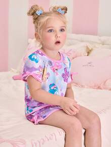 SHEIN X Care Bears Set de 2 piezas de pijama para niñas pequeñas de estilo lindo, conjunto de pantalones cortos de manga corta y cuello redondo, ropa cómoda para estar en casa, colaboración con Carebear - Multicolor - Ver 5