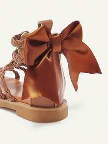 Cozy Pixies Một đôi sandal đế bằng kiểu La Mã dễ thương, đa năng, mang phong cách bohemian, lý tưởng cho kỳ nghỉ hè, thích hợp cho bé gái, kiểu dáng giản dị, thoải mái, có nơ và đan, thích hợp đi biển. - màu nâu - Xem 7