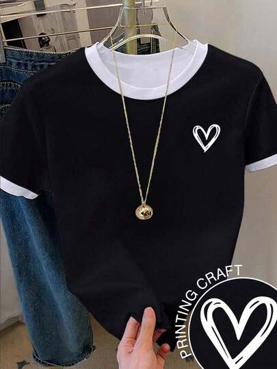 Camiseta corta negra para niña preadolescente, con mangas impresas en blanco, cintura ajustada, estampado de corazón, versátil para combinar con cualquier atuendo casual, apta para verano, primavera, otoño e invierno, para usar como prenda exterior o interior, camiseta negra con estampado de corazón, contraste de color, camiseta de moda Y2K con estampado de corazón, ropa de calle