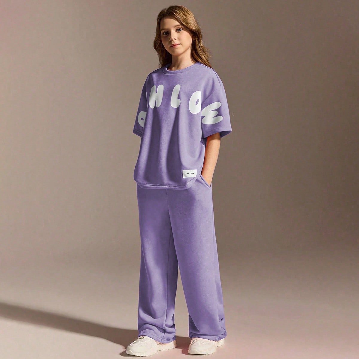 Conjunto deportivo casual para niñas, camiseta de cuello redondo holgada y pantalones relajados, el color naranja-rosa vibrante irradia vigor juvenil