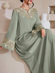 Al Najma Đầm thanh lịch dáng rộng cổ chữ V đính họa tiết thời trang - màu xanh lá - Xem 5