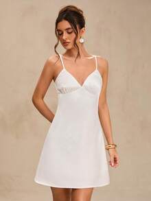 SHEIN BAE Đầm mini dáng chữ A màu trắng trơn sang trọng bằng satin, cổ chữ V, hở lưng, thắt dây ren, thích hợp làm đầm phù dâu, đầm trắng, đầm tốt nghiệp và đầm tựu trường cho nữ sinh. - trắng - Xem 5