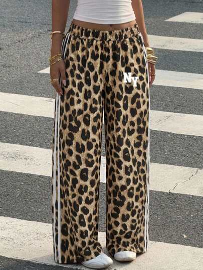 Muchica 女士休闲简约豹纹印花纽约标语撞色滚边运动裤，适合运动、比赛日、音乐节、度假、街头风、毕业季等场合。