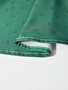 Manfinity Mode Camisa de manga corta de uso diario versátil y casual con estampado todo sobre, formal para hombres - Verde Oscuro - Ver 5