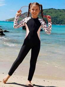 SHEIN 少女连体泳衣，黑粉拼接，长袖长裤，豹纹爱心印花，运动风，时尚优雅，淑女范儿，活泼可爱，充满活力，适合游泳、海滩、泳池、拍照、水上乐园、水疗中心等场合，是夏季礼物的理想之选。 - 黑色 - 查看 2