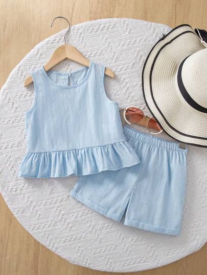 Genkimix Kids Bộ đồ 2 món cho bé gái: Áo không tay cổ tròn màu trơn và quần short rộng màu trơn dệt kim.