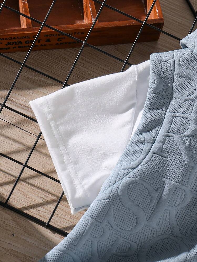 SHEIN Genkimix Kids مجموعة صيفية للأولاد الصغار 2 قطعة، تشمل تي شيرت بأكمام قصيرة مقنع من قماش محبوك بنسيج ملمس وشورت بخياطة متباينة، تصميم رياضي مناسب للارتداء اليومي، العطلات، الرياضة، المدرسة - أزرق فاتح اللون - مشاهدة 8