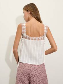 Nöista Top bianco senza maniche con giogo e pannelli in pizzo floreale. Progettato con lacci laterali regolabili per una vestibilità personalizzabile. Primavera, estate, vacanze - Bianco - Visualizzare 2