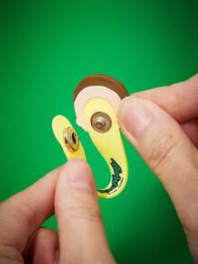 Rick and Morty X SHEIN 3 piezas Organizador magnético de cable de datos lindo, soporte de carga de teléfono de escritorio, portacables, organizador de cables - Multicolor - Ver 5