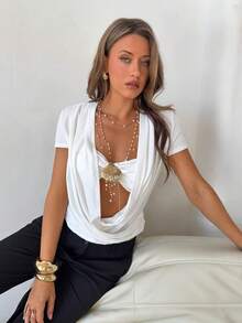 Aloruh 女士夏季新款白色优雅性感度假浪漫约会时尚外出打卡深V领荷叶边设计贝壳装饰抹胸T恤 - 白色 - 查看 5