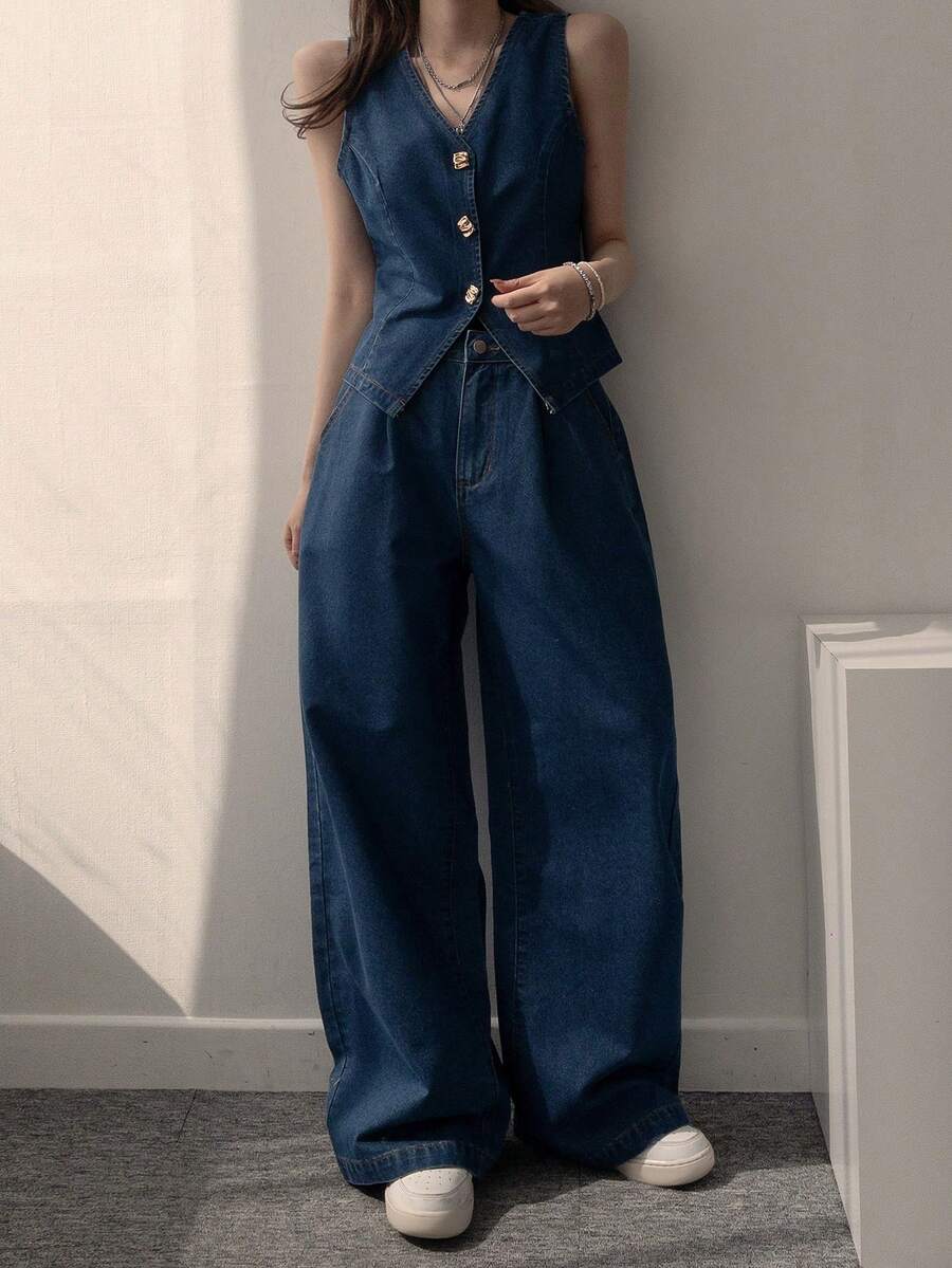 DAZY Bộ đồ nữ gồm áo không tay cổ chữ V và quần jeans dáng rộng. - Màu xanh lam - Xem 1