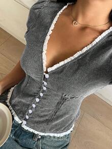 CovetEZ 黑色格子撞色蕾丝边短款花瓣袖单排扣女士休闲夏季衬衫 - 黑色 - 查看 7