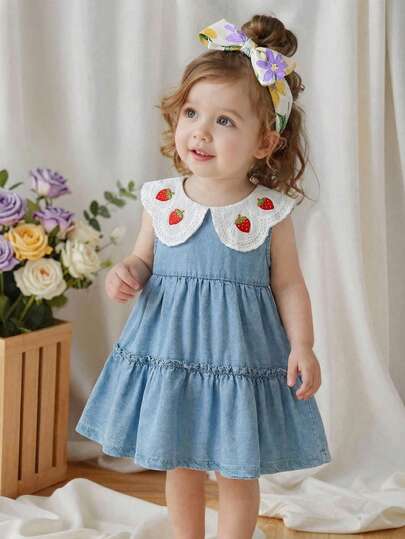 SHEIN Vintaside Kids Baby Girls' New Lightweight Washed Casual Loose A-Line Denim Dress, Featuring Strawberry Embroidery And White Jacquard Collar Design. Made Of Soft Cotton Denim Fabric, A Must-Have For Fashionable Girls. Suitable For Spring/Summer Wear, Casual, OOTD, Outing, Party. 2026 Spring/Summer New Arrival