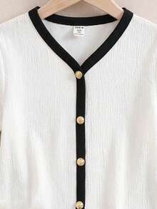 SHEIN 2 piezas Conjunto de niña preadolescente con camisa de cuello en V de color contrastante de manga corta y pantalones casuales - Multicolor - Ver 4