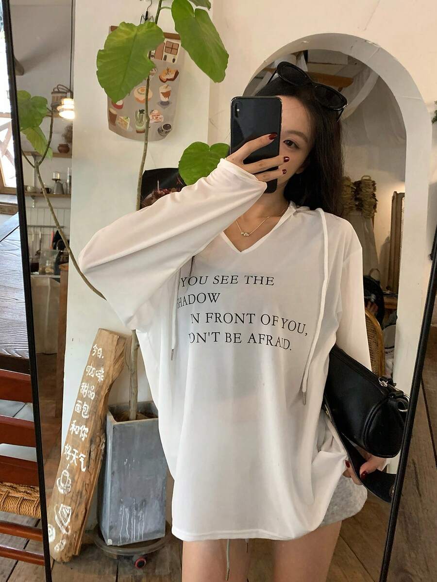 DAZY 女士抽绳连帽V领字母印花休闲百搭日常长袖T恤 - 白色 - 查看 1