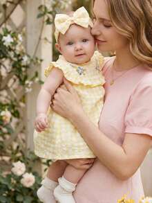 新生女宝宝夏季新款黄白格子刺绣荷叶边连衣裙+蝴蝶结发带两件套优雅套装 - 黃色 - 查看 1