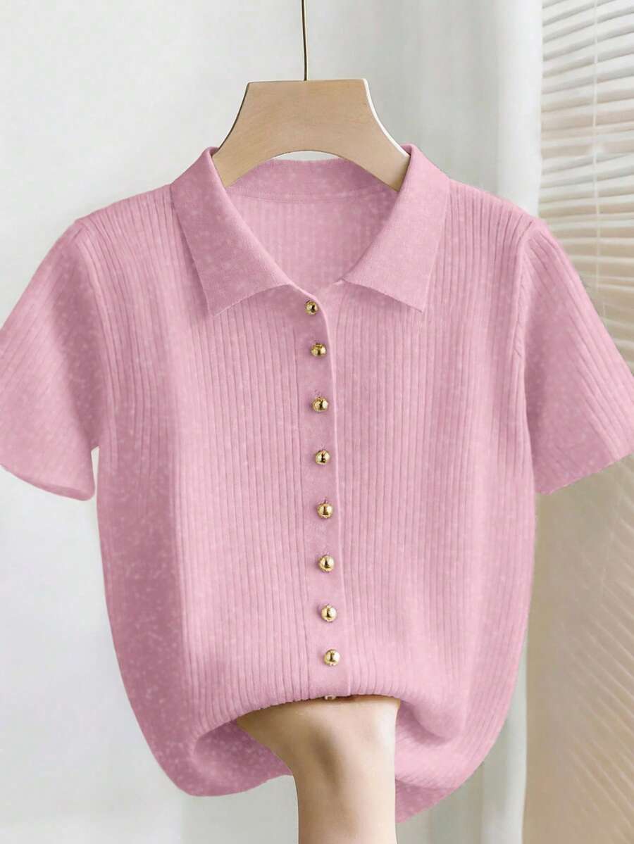 SHEIN Franclia 新款夏季休闲宽松百搭简约优雅柔软Polo衫,适合办公室、工作、通勤等场合,金属纽扣设计,修身剪裁,款式简洁大方,男女皆宜,极简女式开衫 - 粉色 - 查看 1