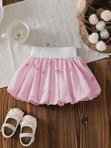 SHEIN Elladie kids 女婴纯色A字泡泡裙。纯色设计尽显优雅气质，泡泡图案更添可爱俏皮。A字廓形修饰身材，适合各种体型的宝宝。无论是玩耍还是出席特殊场合，这条裙子都能让您的小公主闪耀迷人光彩，尽享快乐时光。 - 粉色 - 查看 2