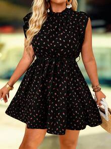 SHEIN PETITE CURVE Petite系列加大码女士休闲无袖A字连衣裙，饰有小碎花图案，春夏款 - 彩色 - 查看 4