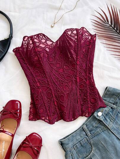 Soleia Áo corset ren khoét lỗ màu đỏ tía cỡ lớn