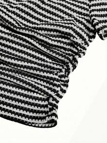 SHEIN Frenchy Camiseta básica simple de mujer con pliegues y contraste de colores a rayas - Blanco y Negro - Ver 7
