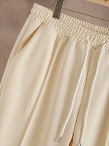 Manfinity Homme 男士休闲通勤字母刺绣短袖白色T恤搭配抽绳腰带前缝修身长裤套装，春夏秋季 - 彩色 - 查看 4