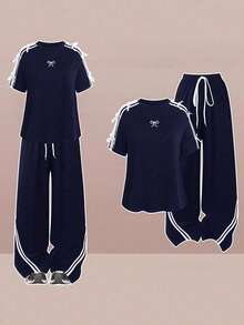 Sweetra POPSWAY 大码女装两件套，休闲运动拼接条纹蝴蝶结装饰可爱学院风刺绣蝴蝶结短袖上衣T恤和松紧腰长裤套装，适合日常外出和返校季穿着。 - 藏蓝色 - 查看 1