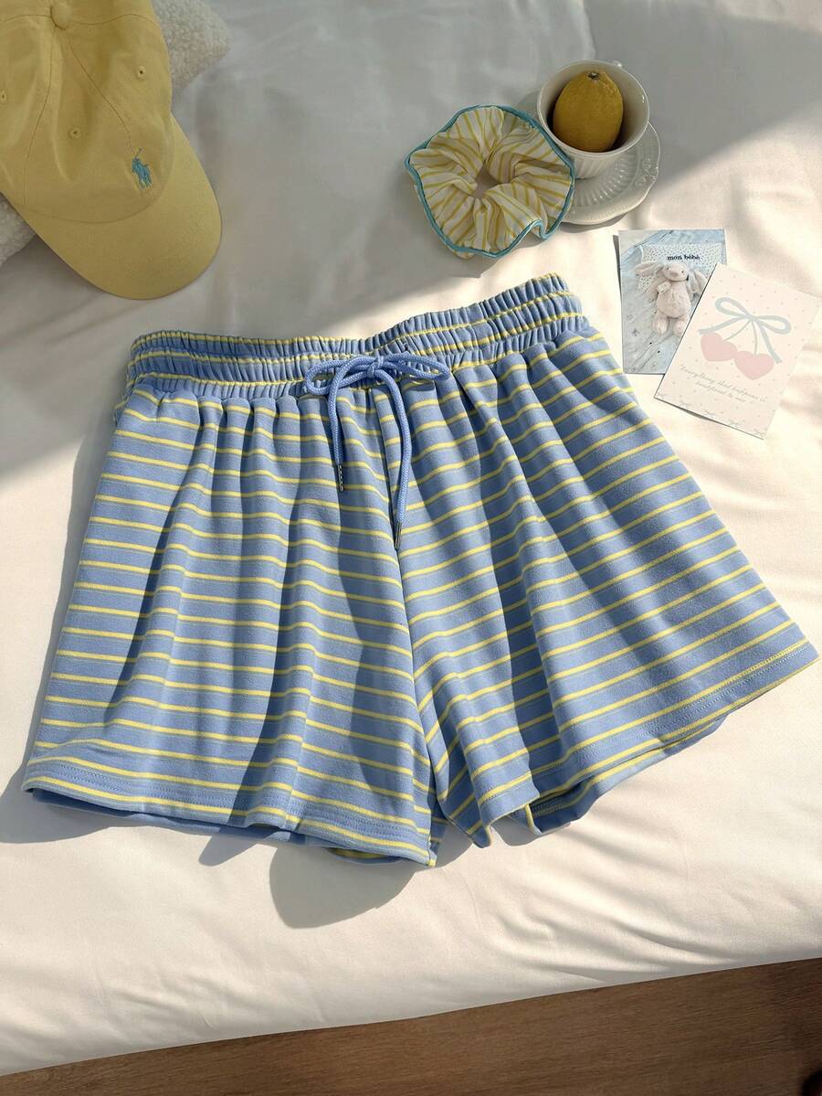 SHEIN Comfortcana 夏季加大码蓝白条纹宽松短裤 - 淺藍色 - 查看 1