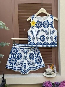 SHEIN 2pcs/Set Tween Girl Blue And White Floral Print Camisole And Shorts,Bohemian Summer Tropical Vacation Holiday Outfit Kids Sleeveless Chic Casual Set - Blue and White - View 2