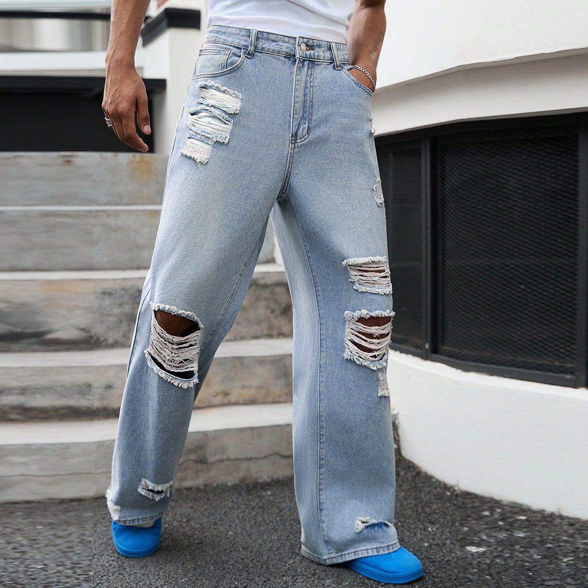 Jeans acampanados y rotos para hombres