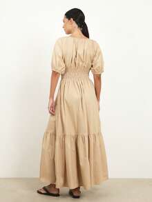 KSTM Vestido maxi con cuello en V fruncido, mangas abullonadas, cintura fruncida y bajo con volantes para invitada de boda en verano - Óxido marrón - Ver 2