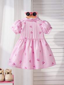SHEIN Playful Pals 女婴夏季新款休闲时尚学院风条纹蝴蝶结印花花瓣袖衬衫裙，适合日常优雅度假穿着 - 粉色 - 查看 2