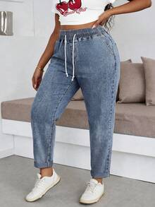 SHEIN Tall CURVE 大码女式休闲弹力腰抽绳牛仔慢跑裤浅蓝色水洗卷边宽松版型夏季街头风大码休闲水洗抽绳腰锥形牛仔裤 - 淺色水洗藍 - 查看 1