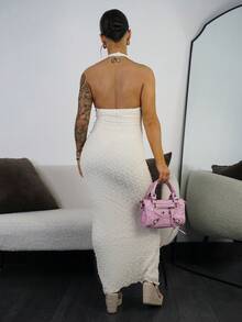 SAYEHFBABY Nouvelle robe maxi ajustée texturée avec taille resserrée et col en V romantique pour le printemps/l'été. Look élégant pour un rendez-vous galant - Nude - Voir 2