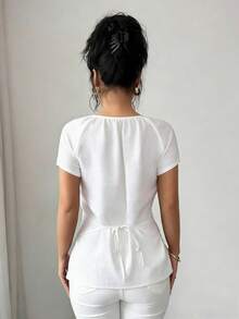 Elenzga Áo sơ mi nữ thanh lịch, kiểu dáng quấn, cổ tròn, tay ngắn, thắt eo, thích hợp cho đi làm, hẹn hò, mặc quanh năm vào mùa xuân và mùa hè. Áo sơ mi trang nhã cho công sở, họp hành, tiệc tùng, sinh hoạt hàng ngày, mùa xuân/hè, lễ tốt nghiệp, ngày Nhà giáo, tựu trường, Lễ Tạ ơn. Áo sơ mi tay ngắn màu trơn đính hạt. - trắng - Xem 2