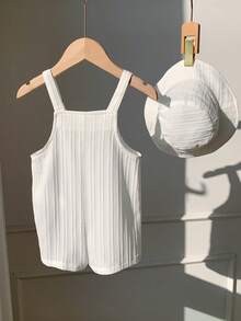 SHEIN 男女宝宝通用款白色休闲百搭连体衣套装，包含围兜裤和遮阳帽，适合春夏季居家或户外穿着。 - 白色 - 查看 2