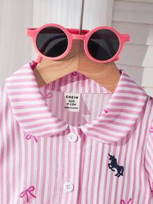 SHEIN Playful Pals 女婴夏季新款休闲时尚学院风条纹蝴蝶结印花花瓣袖衬衫裙，适合日常优雅度假穿着 - 粉色 - 查看 8