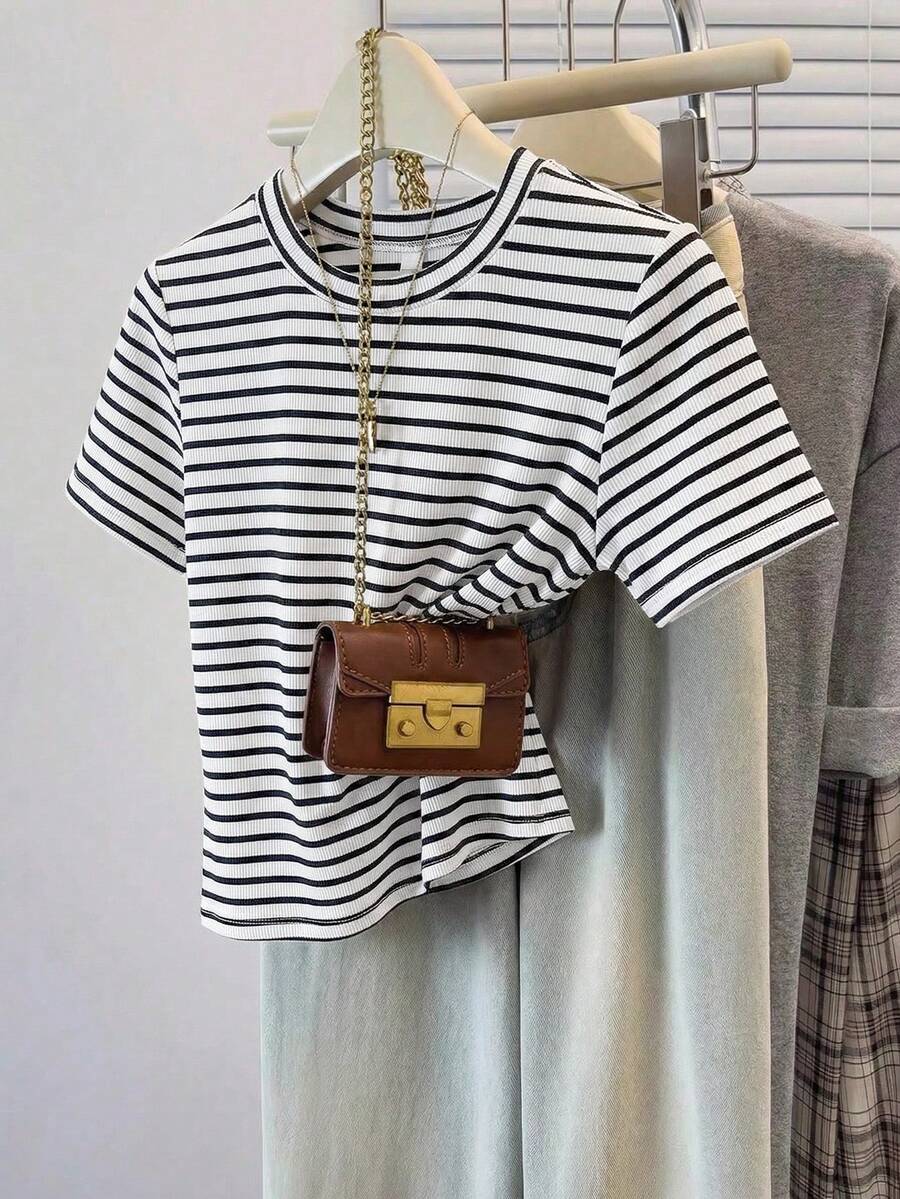 SHEIN Frenchy 女士条纹圆领短袖休闲百搭T恤 - 白色 - 查看 1